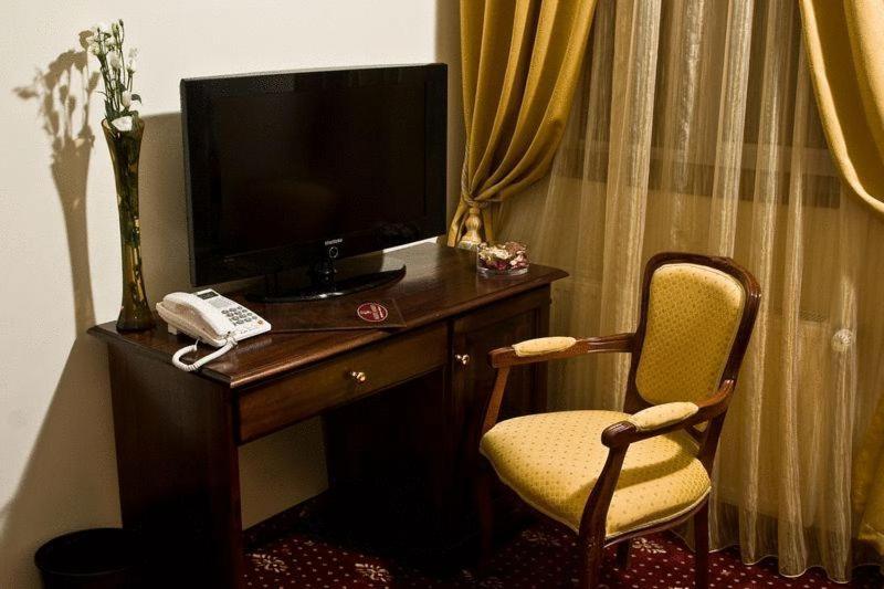 Hotel Maryo Ploieşti Exteriör bild