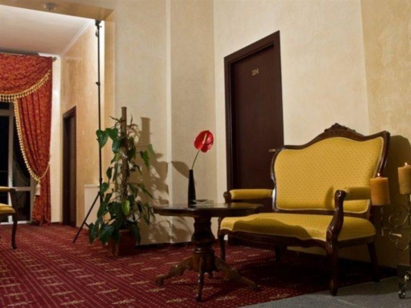 Hotel Maryo Ploieşti Exteriör bild